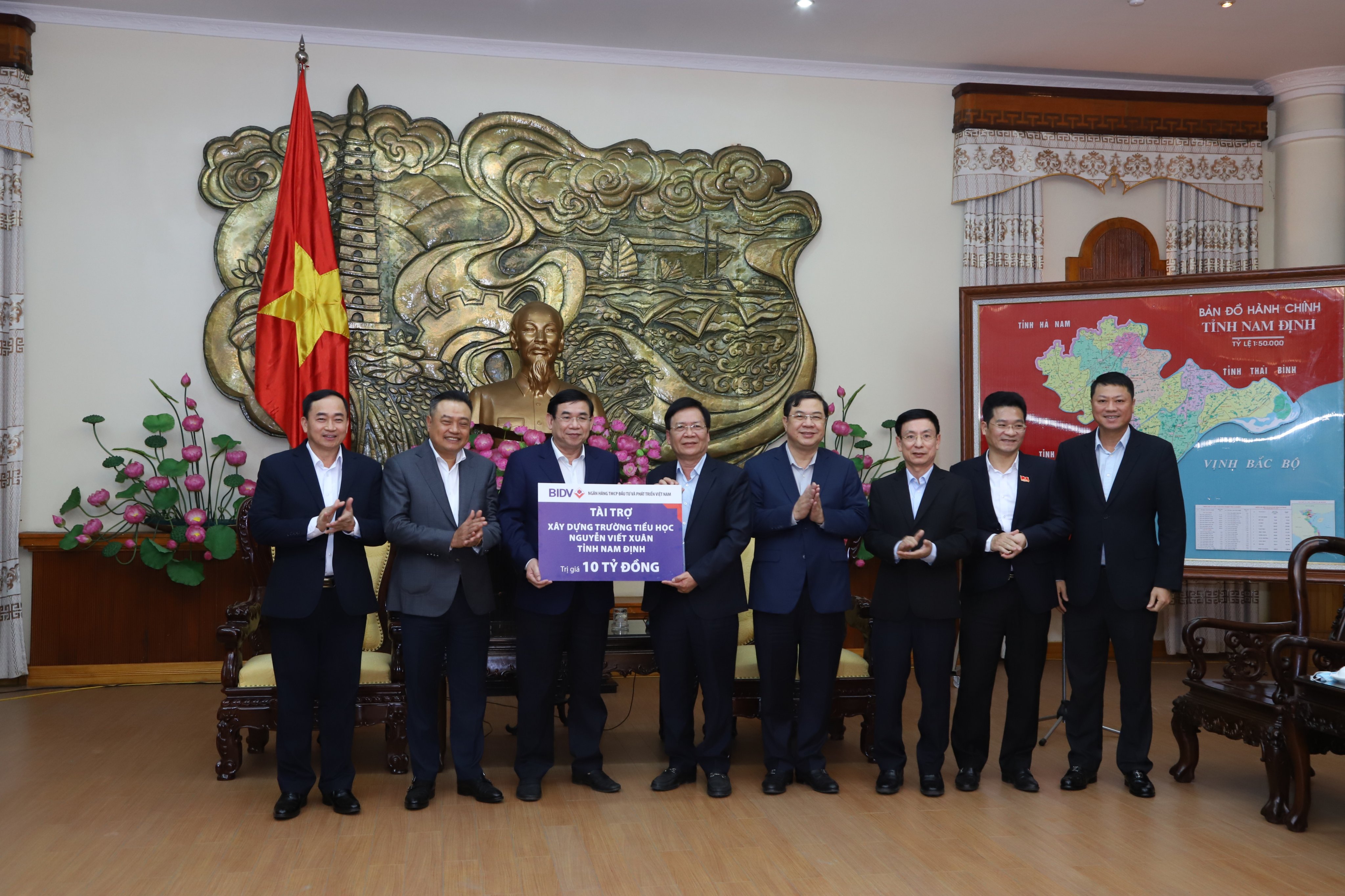 BIDV trao tặng 10 tỷ đồng xây dựng trường học tại Nam Định