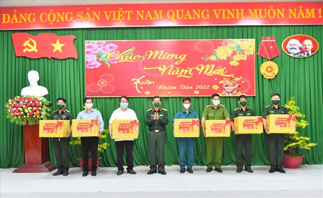 Bộ Tư Lệnh quân khu 9 thăm, chúc Tết đảo Tiền Tiêu ở Kiên Giang