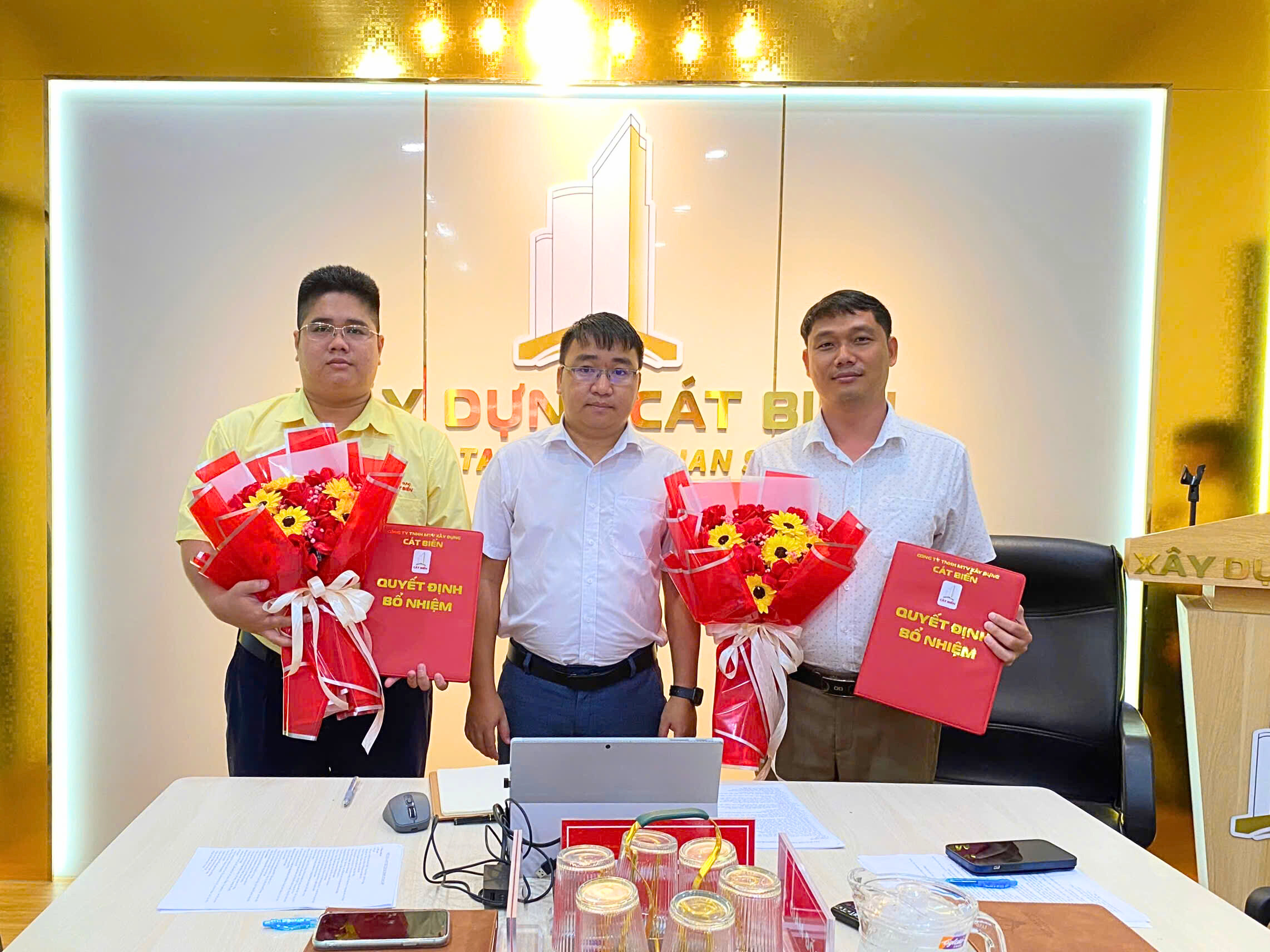 Ban Lãnh đạo Công ty Xây dựng Cát Biển