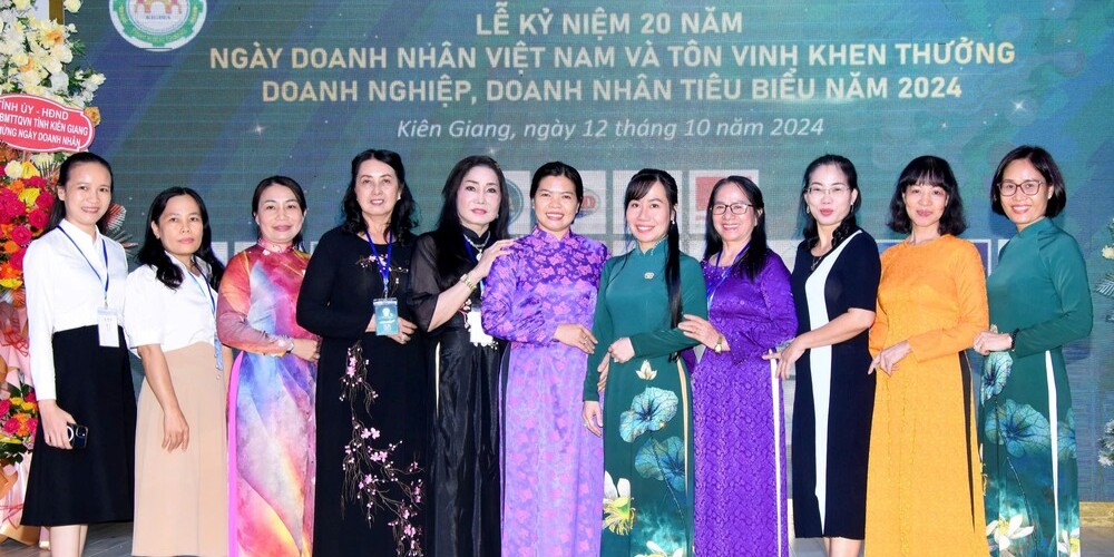 Kiên Giang Tôn Vinh Doanh Nhân Và Doanh Nghiệp Tiêu Biểu Nhân Dịp Kỷ Niệm 20 Năm Ngày Doanh Nhân Việt Nam