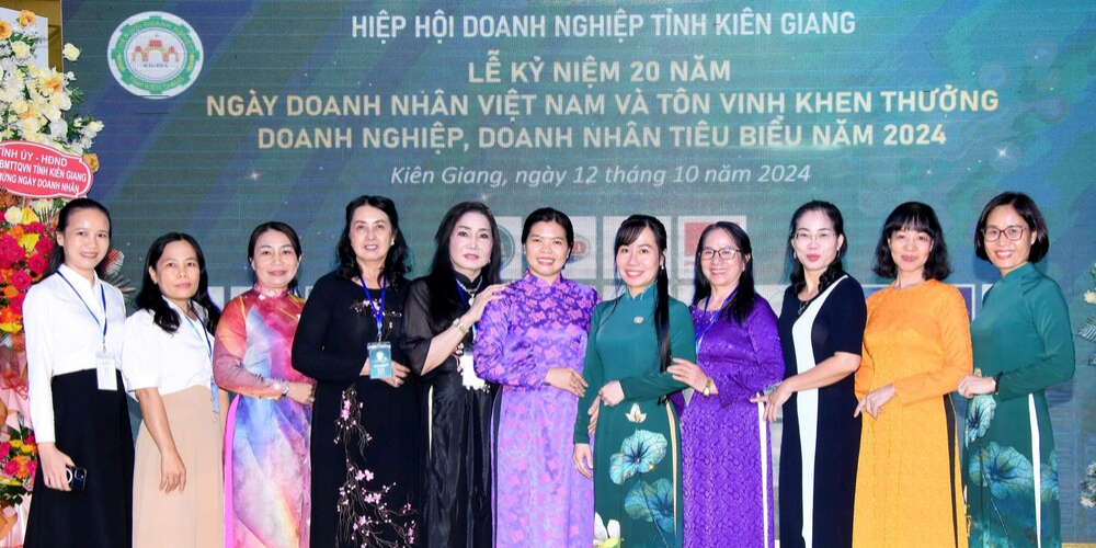 Kiên Giang Tôn Vinh Doanh Nhân Và Doanh Nghiệp Tiêu Biểu Nhân Dịp Kỷ Niệm 20 Năm Ngày Doanh Nhân Việt Nam